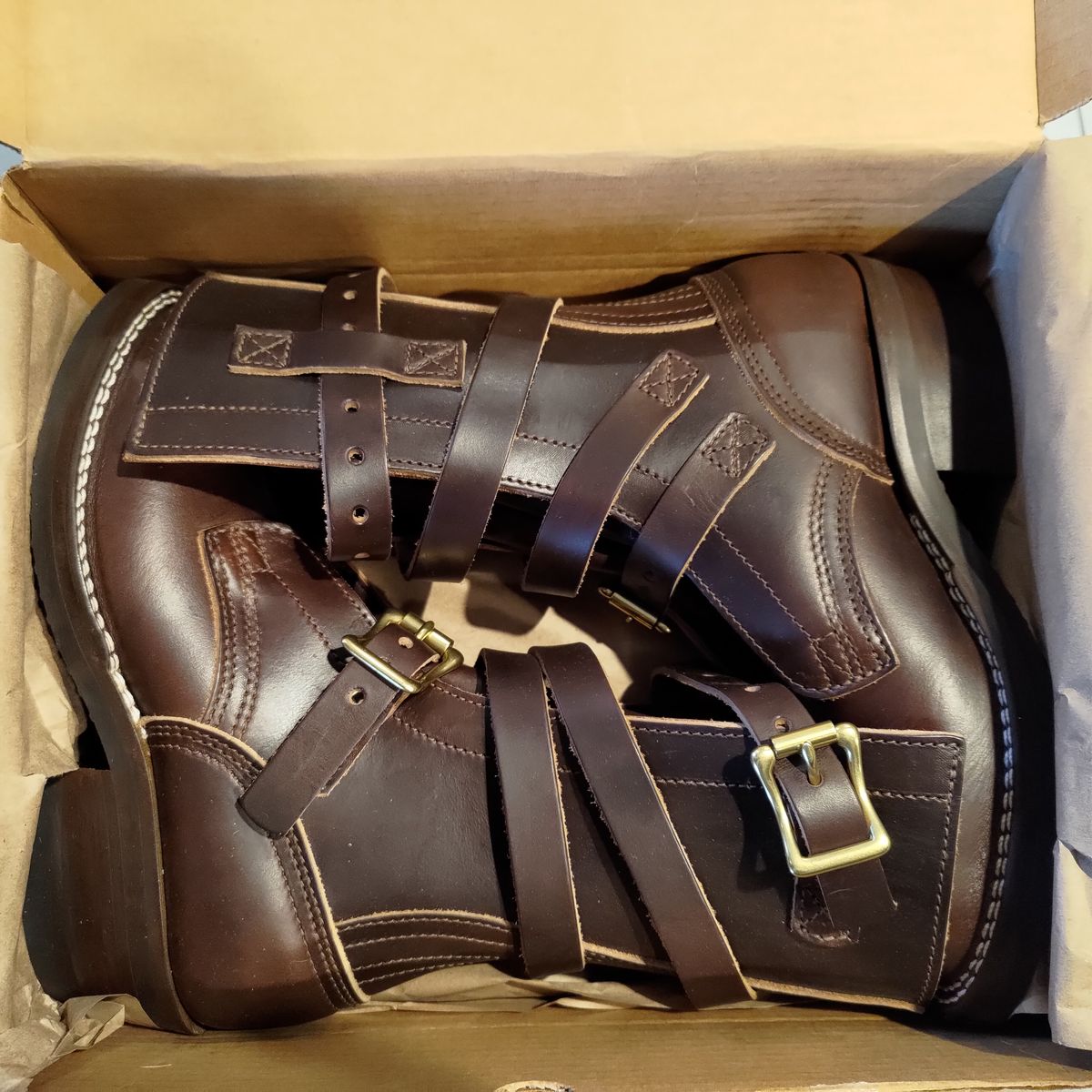 Photo by 3ringCircu5 on June 19, 2024 of the Nicks Heritage TankerPro in Horween Brown Chromexcel.