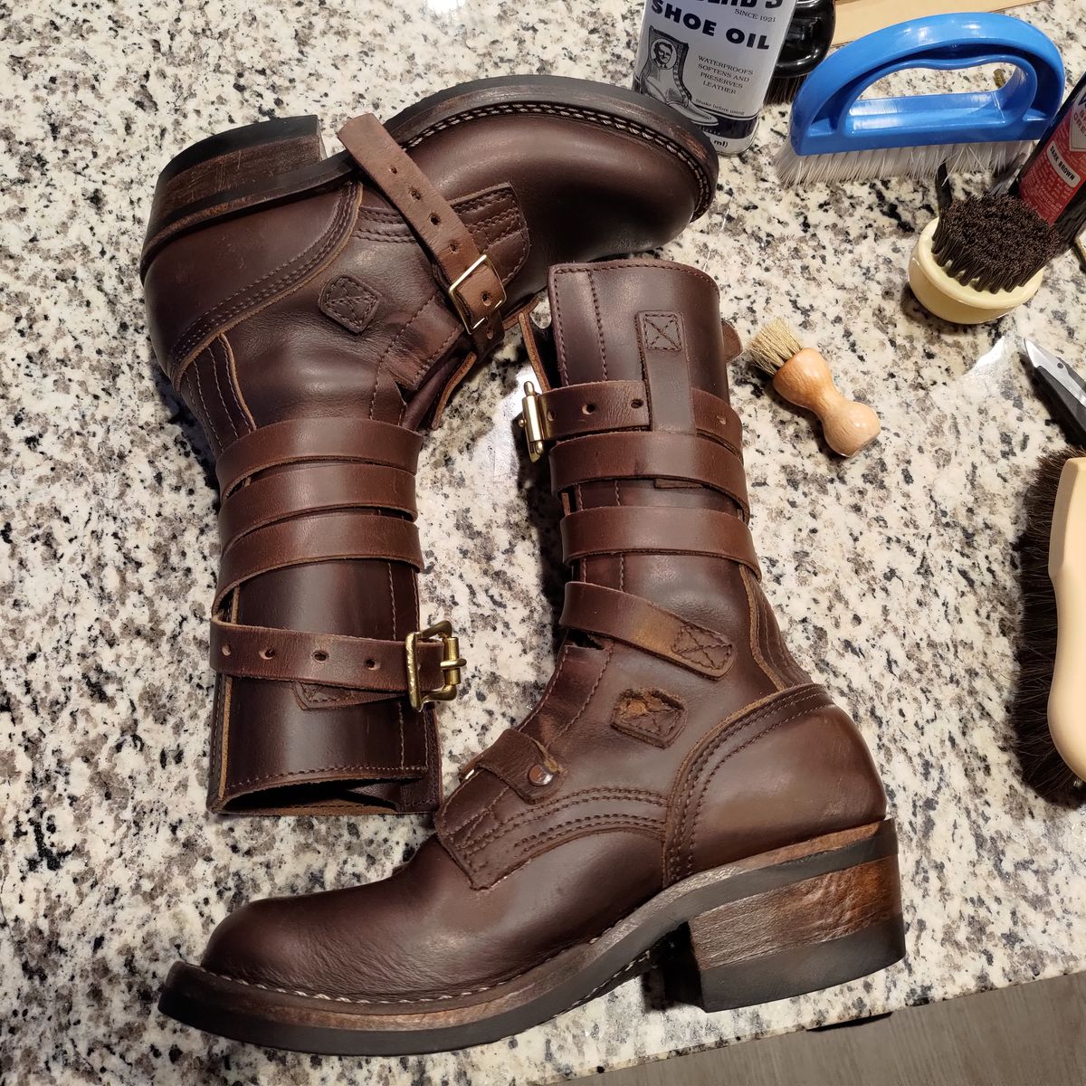 Photo by 3ringCircu5 on August 16, 2025 of the Nicks Heritage TankerPro in Horween Brown Chromexcel.