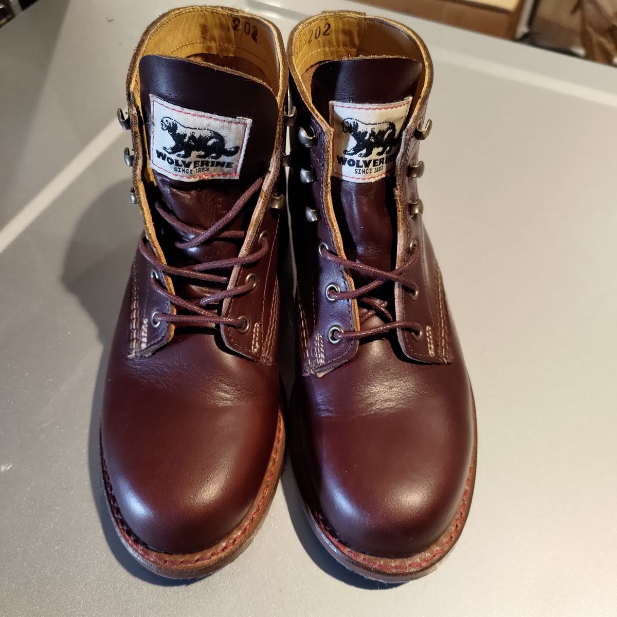 Photo by 3ringCircu5 on May 21, 2024 of the Wolverine 1000 Mile Plain-Toe Boot in Horween Tan/Cordovan (Color) Chromexcel.
