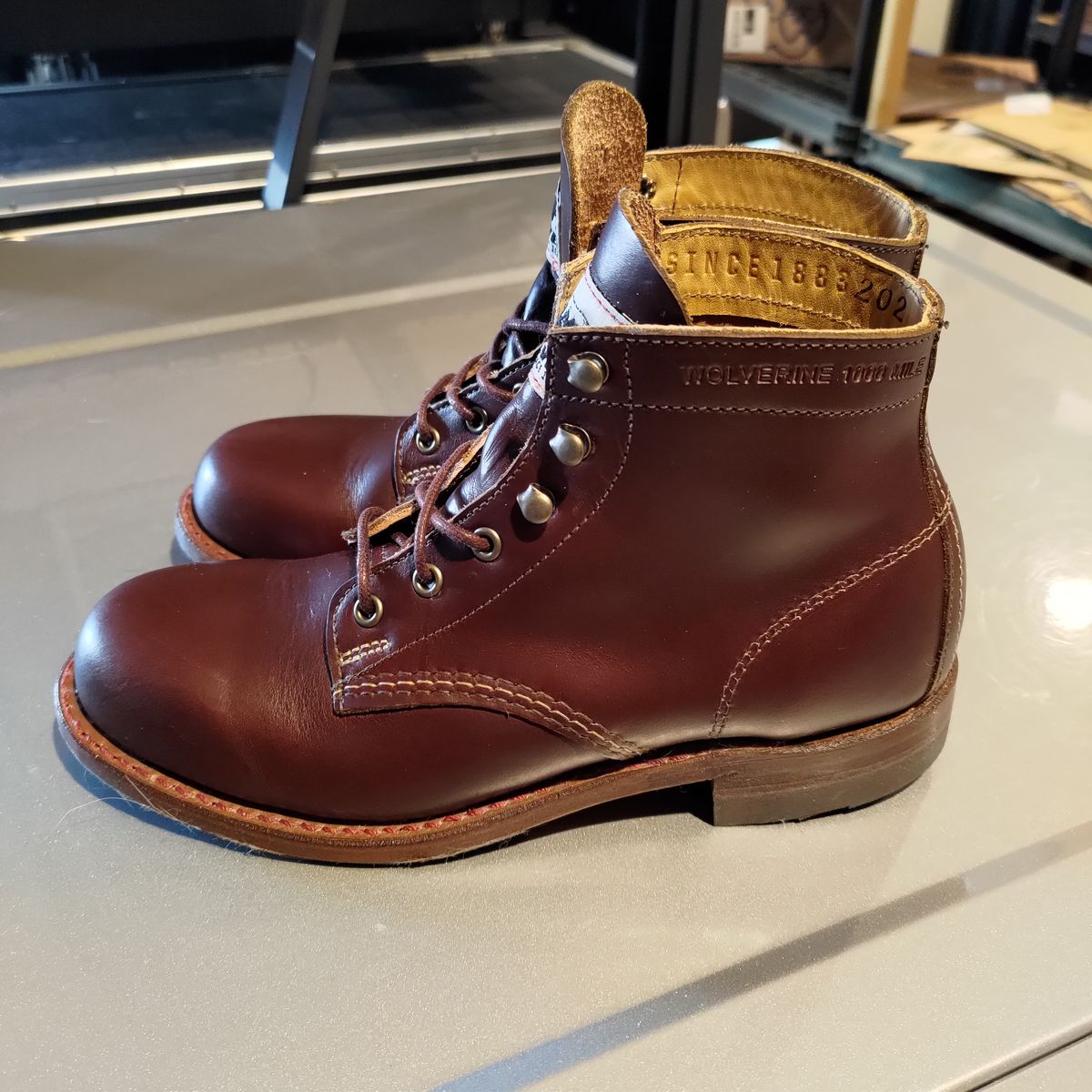 Photo by 3ringCircu5 on May 21, 2024 of the Wolverine 1000 Mile Plain-Toe Boot in Horween Tan/Cordovan (Color) Chromexcel.