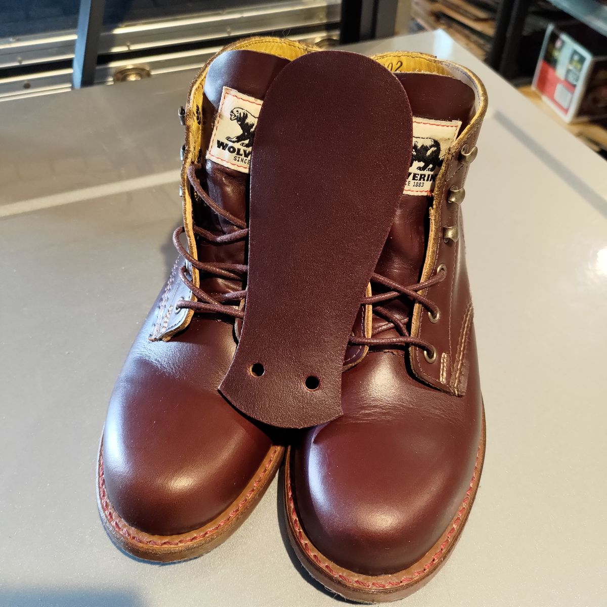 Photo by 3ringCircu5 on May 21, 2024 of the Wolverine 1000 Mile Plain-Toe Boot in Horween Tan/Cordovan (Color) Chromexcel.