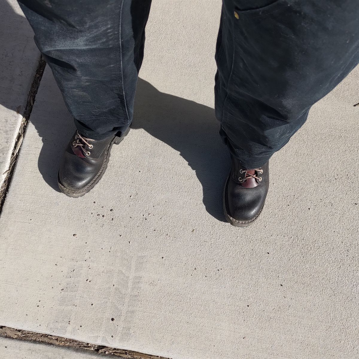 Photo by 3ringCircu5 on April 12, 2025 of the Nicks Urban Logger in Horween Black Waxed Flesh.