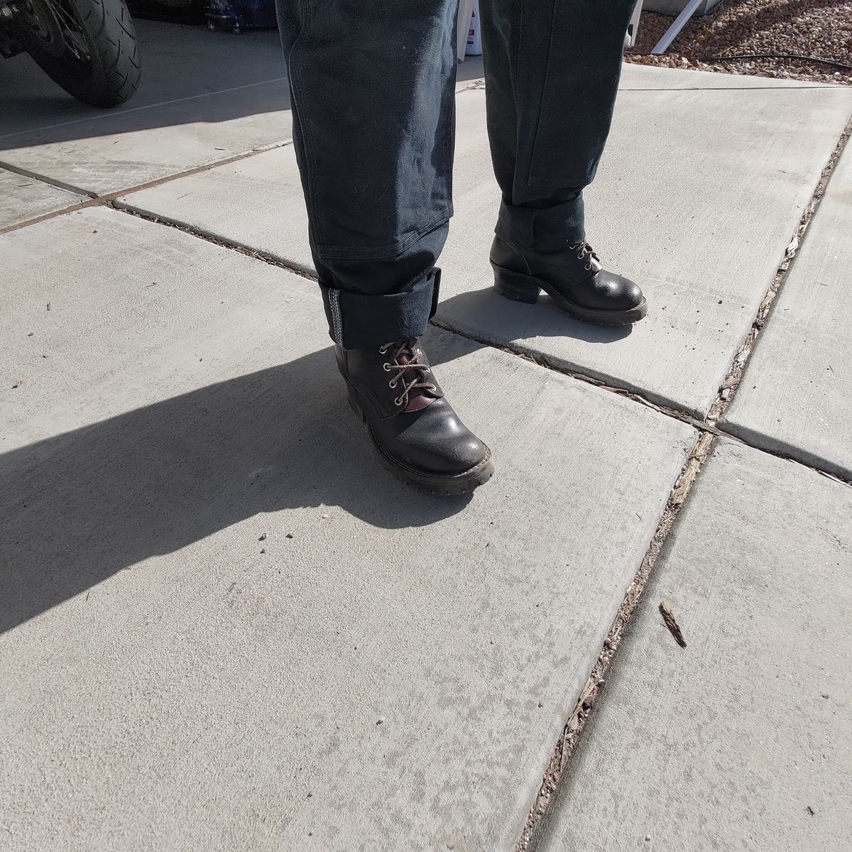 Photo by 3ringCircu5 on April 12, 2025 of the Nicks Urban Logger in Horween Black Waxed Flesh.