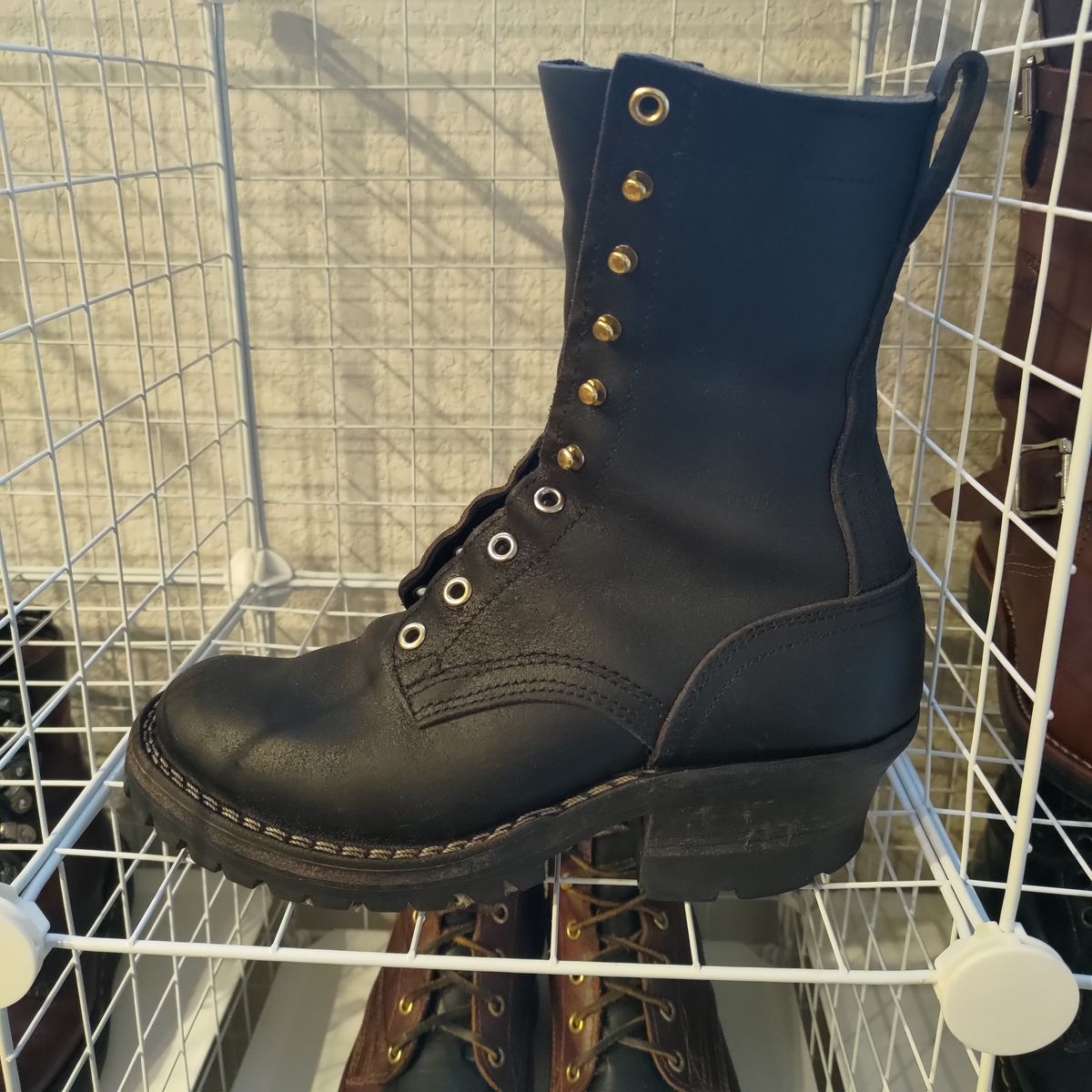 Photo by 3ringCircu5 on September 28, 2025 of the Nicks Urban Logger in Horween Black Waxed Flesh.