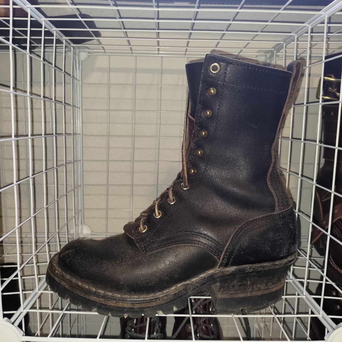 Photo by 3ringCircu5 on August 12, 2025 of the Nicks Urban Logger in Horween Black Waxed Flesh.