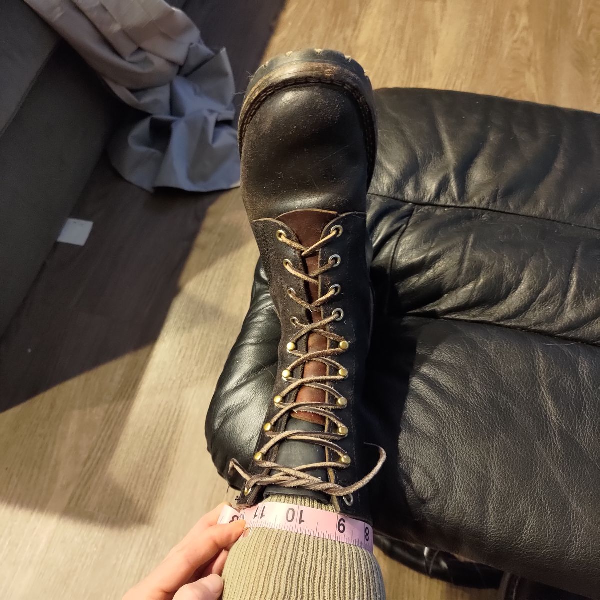 Photo by 3ringCircu5 on August 9, 2025 of the Nicks Urban Logger in Horween Black Waxed Flesh.