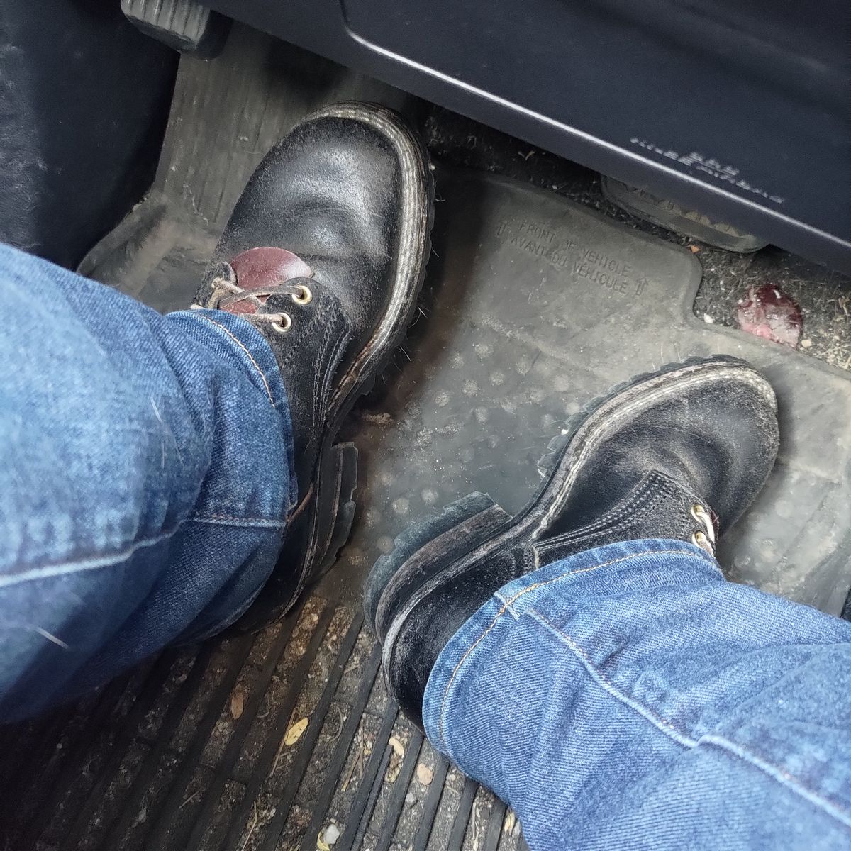 Photo by 3ringCircu5 on August 8, 2025 of the Nicks Urban Logger in Horween Black Waxed Flesh.