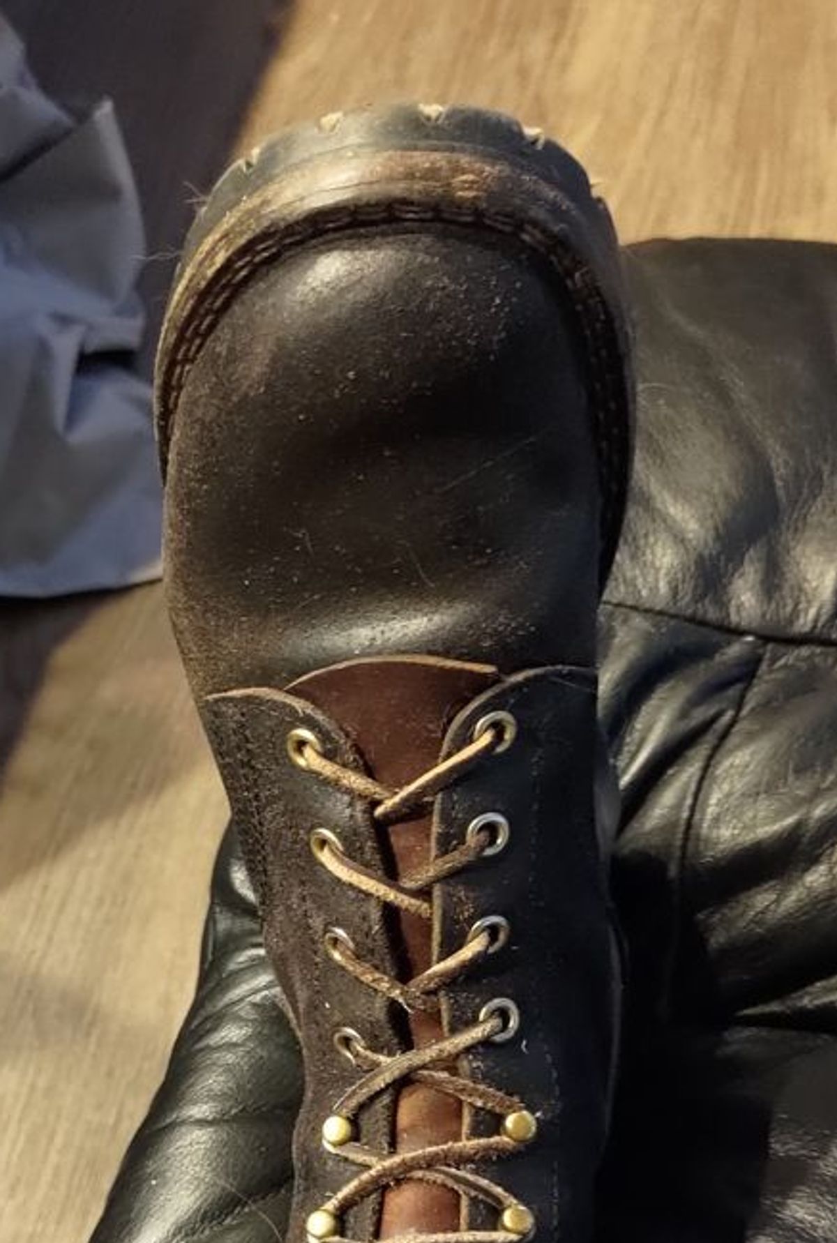 Photo by 3ringCircu5 on December 21, 2025 of the Nicks Urban Logger in Horween Black Waxed Flesh.