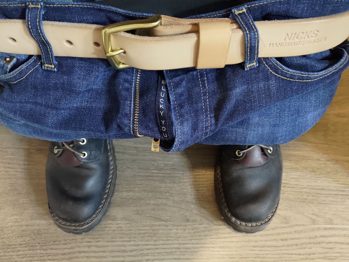 Photo by 3ringCircu5 on November 30, 2025 of the Nicks Urban Logger in Horween Black Waxed Flesh.