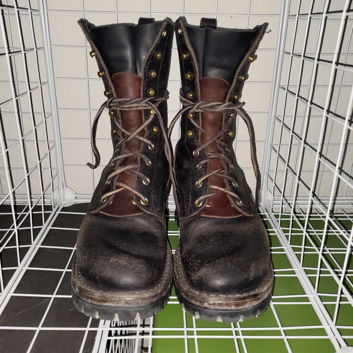 Photo by 3ringCircu5 on February 16, 2026 of the Nicks Urban Logger in Horween Black Waxed Flesh.