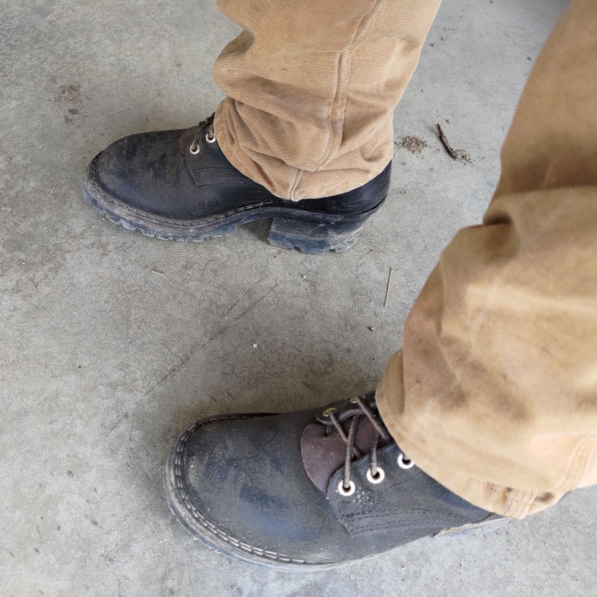 Photo by 3ringCircu5 on May 25, 2026 of the Nicks Urban Logger in Horween Black Waxed Flesh.