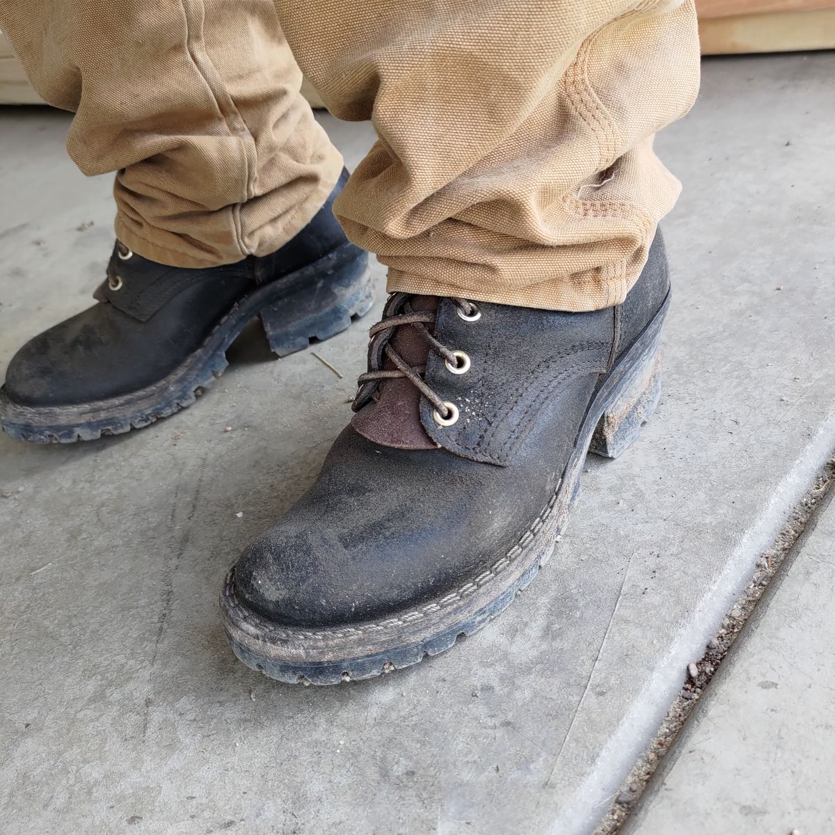 Photo by 3ringCircu5 on May 25, 2026 of the Nicks Urban Logger in Horween Black Waxed Flesh.