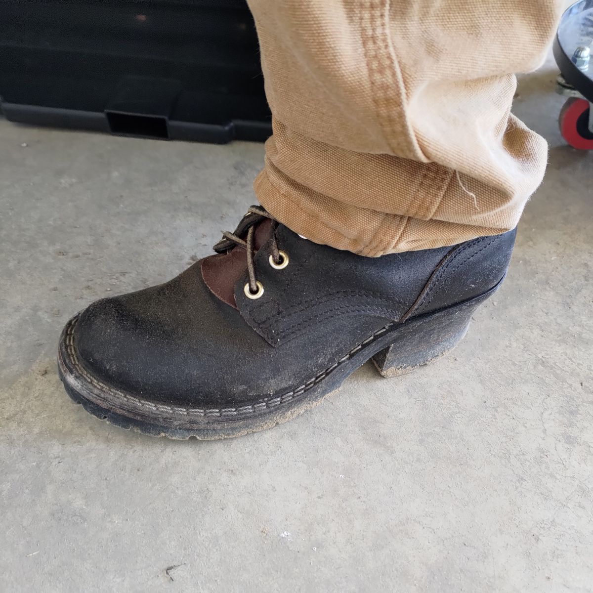 Photo by 3ringCircu5 on May 24, 2026 of the Nicks Urban Logger in Horween Black Waxed Flesh.