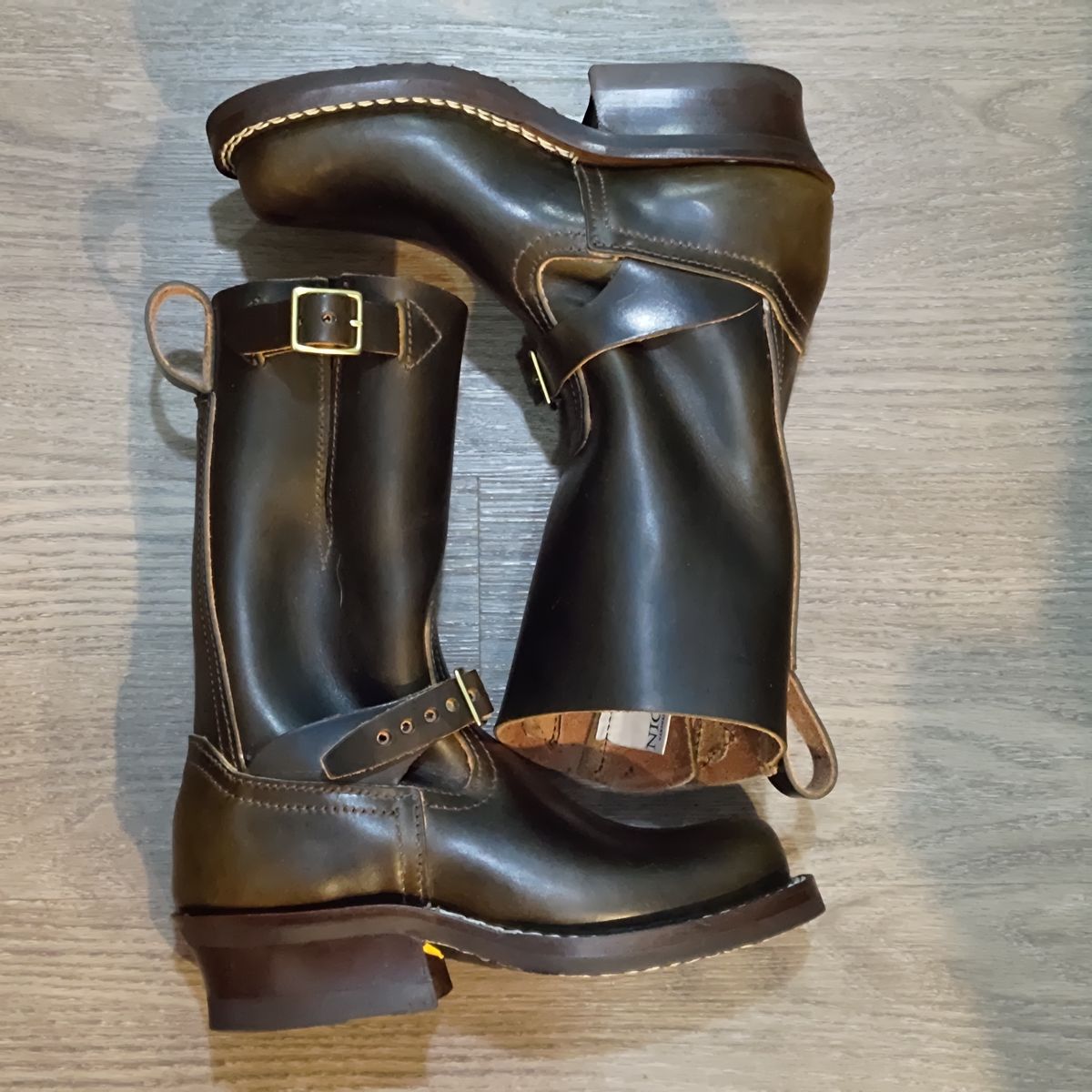 Photo by 3ringCircu5 on October 25, 2025 of the Nicks Pullman in Wickett & Craig Olive Double Stuffed.