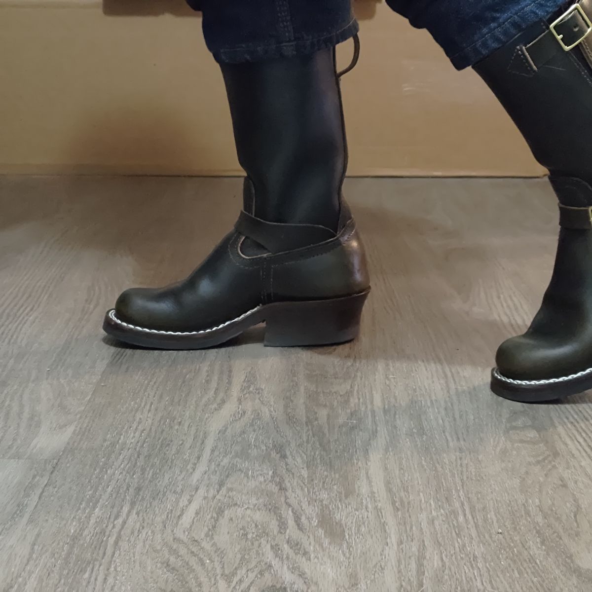 Photo by 3ringCircu5 on December 21, 2025 of the Nicks Pullman in Wickett & Craig Olive Double Stuffed.