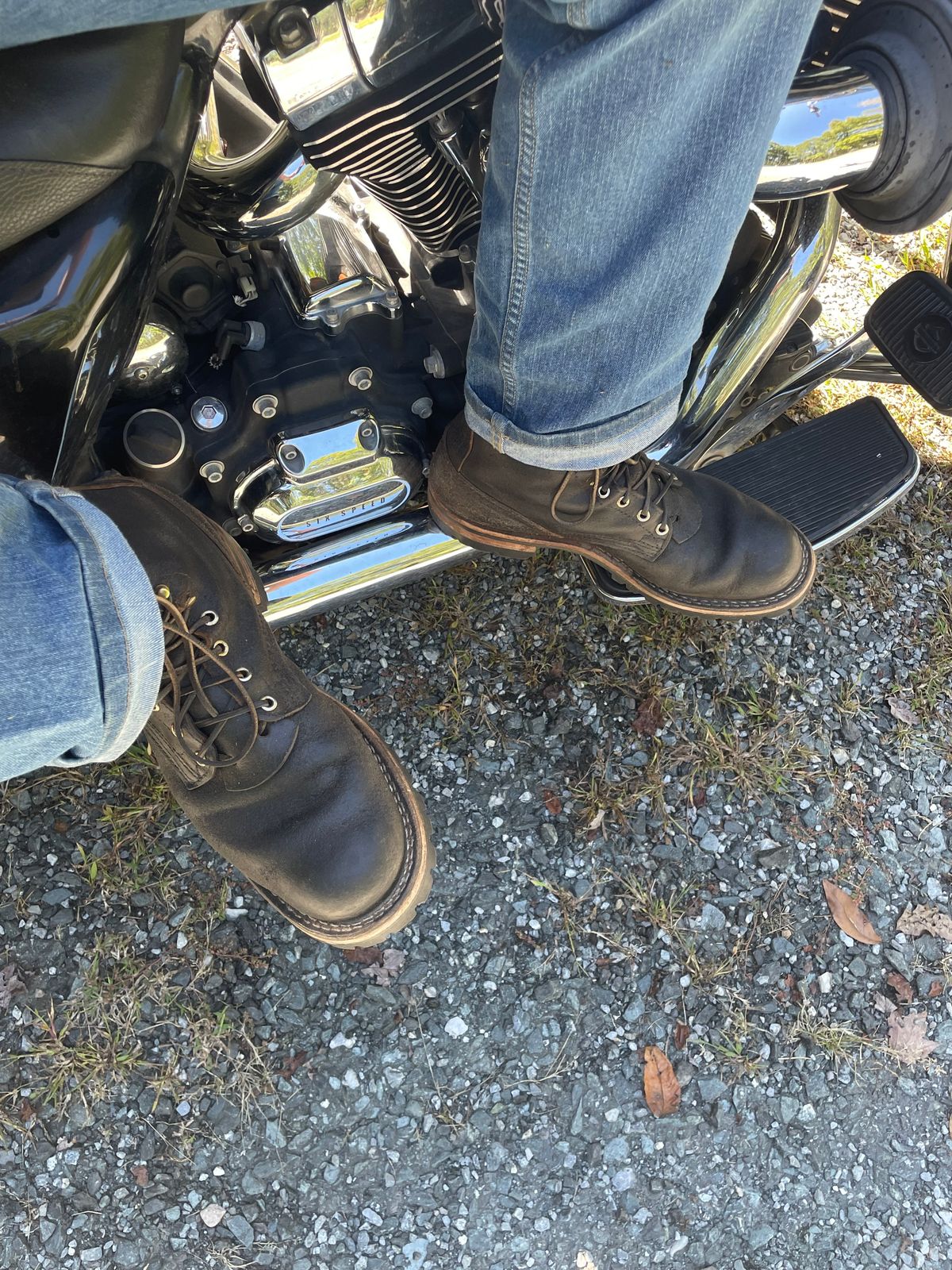 Photo by Odyssey.Rider on October 4, 2025 of the Nicks Overlander in Horween Black Waxed Flesh.