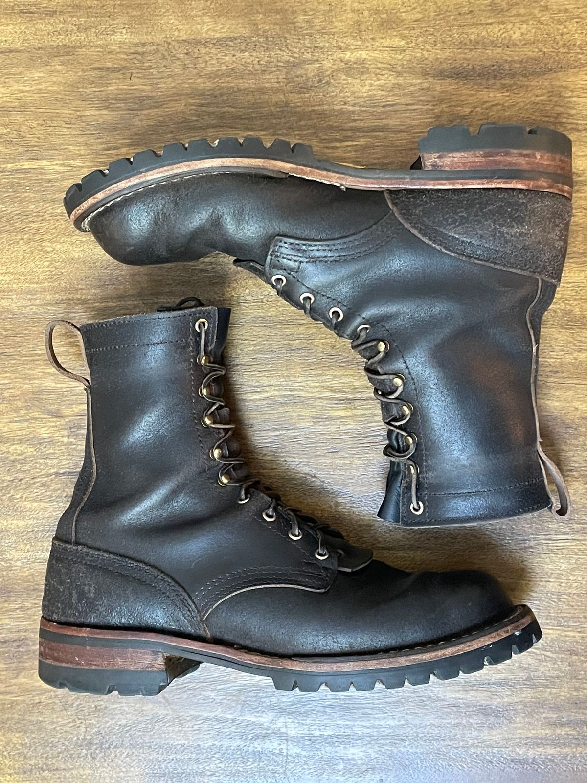 Photo by Odyssey.Rider on October 4, 2025 of the Nicks Overlander in Horween Black Waxed Flesh.