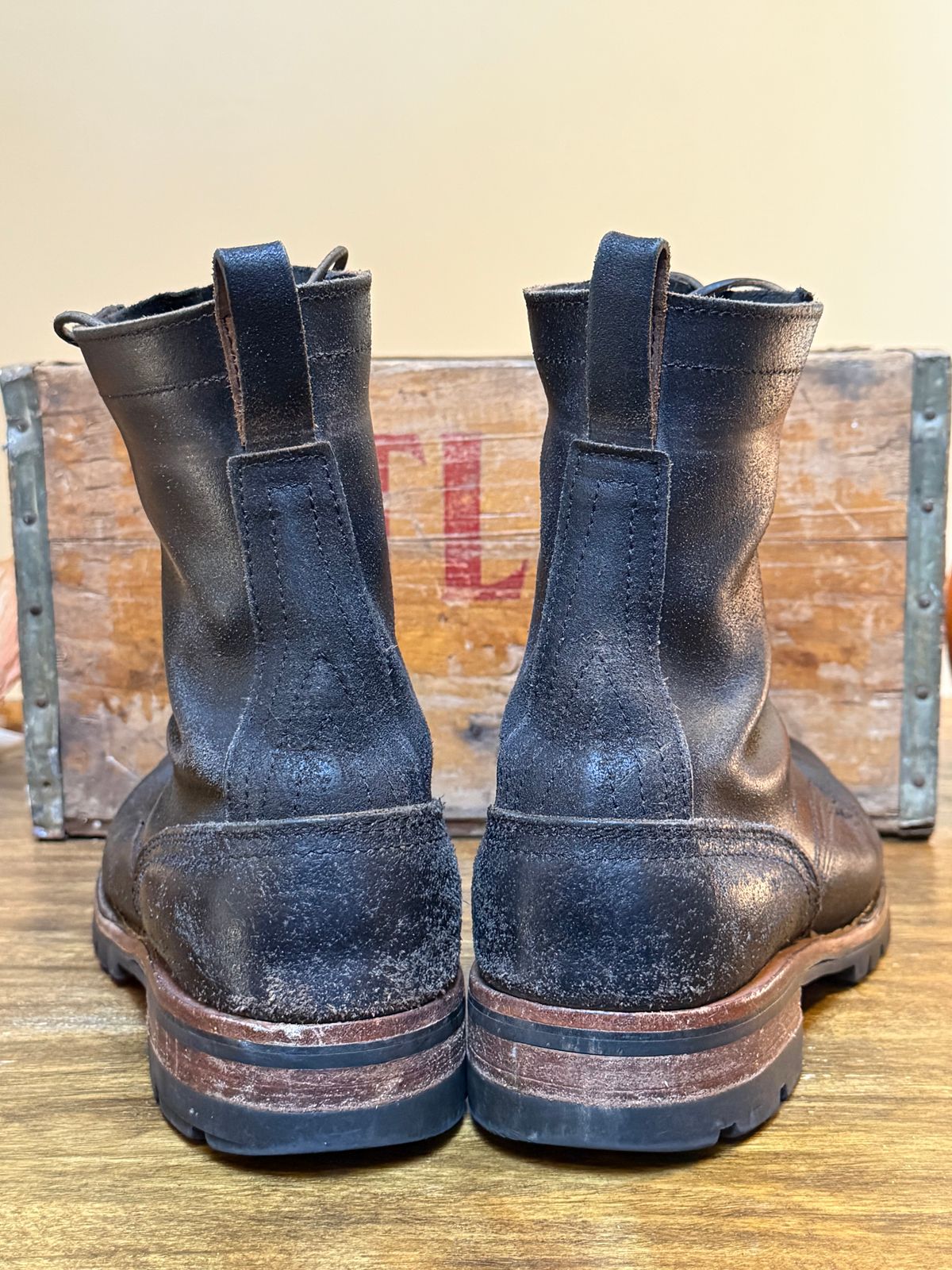 Photo by Odyssey.Rider on November 1, 2025 of the Nicks Overlander in Horween Black Waxed Flesh.