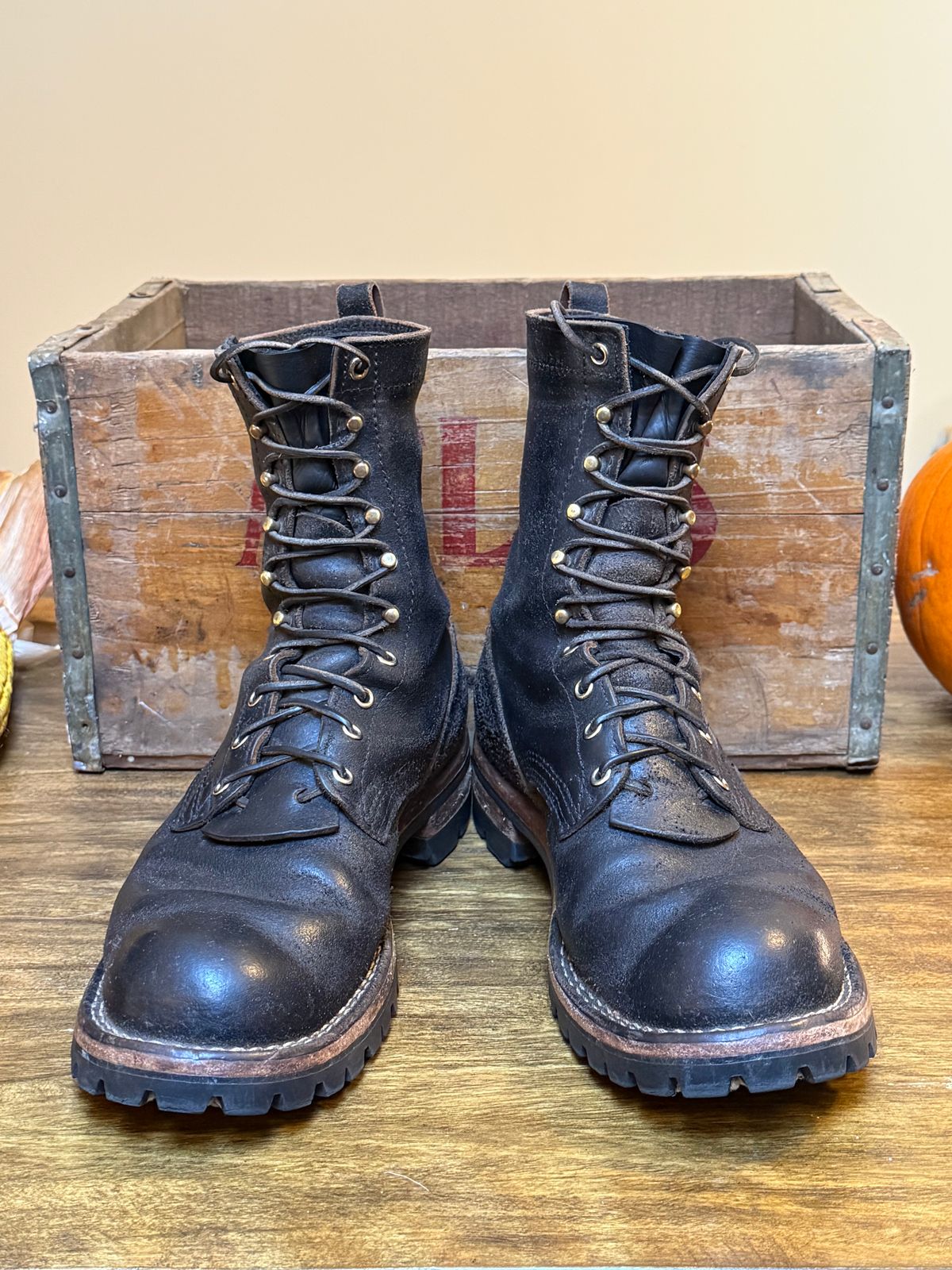 Photo by Odyssey.Rider on November 1, 2025 of the Nicks Overlander in Horween Black Waxed Flesh.