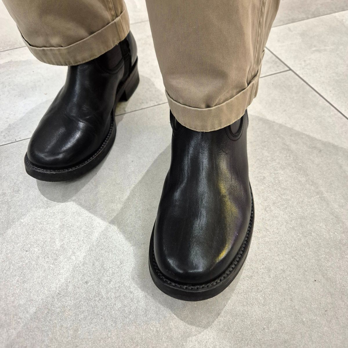 Photo by ryanpiyo on February 1, 2025 of the Addict Boots AB-05 Zip Western Boots in Black Dye-Finished Horsehide.