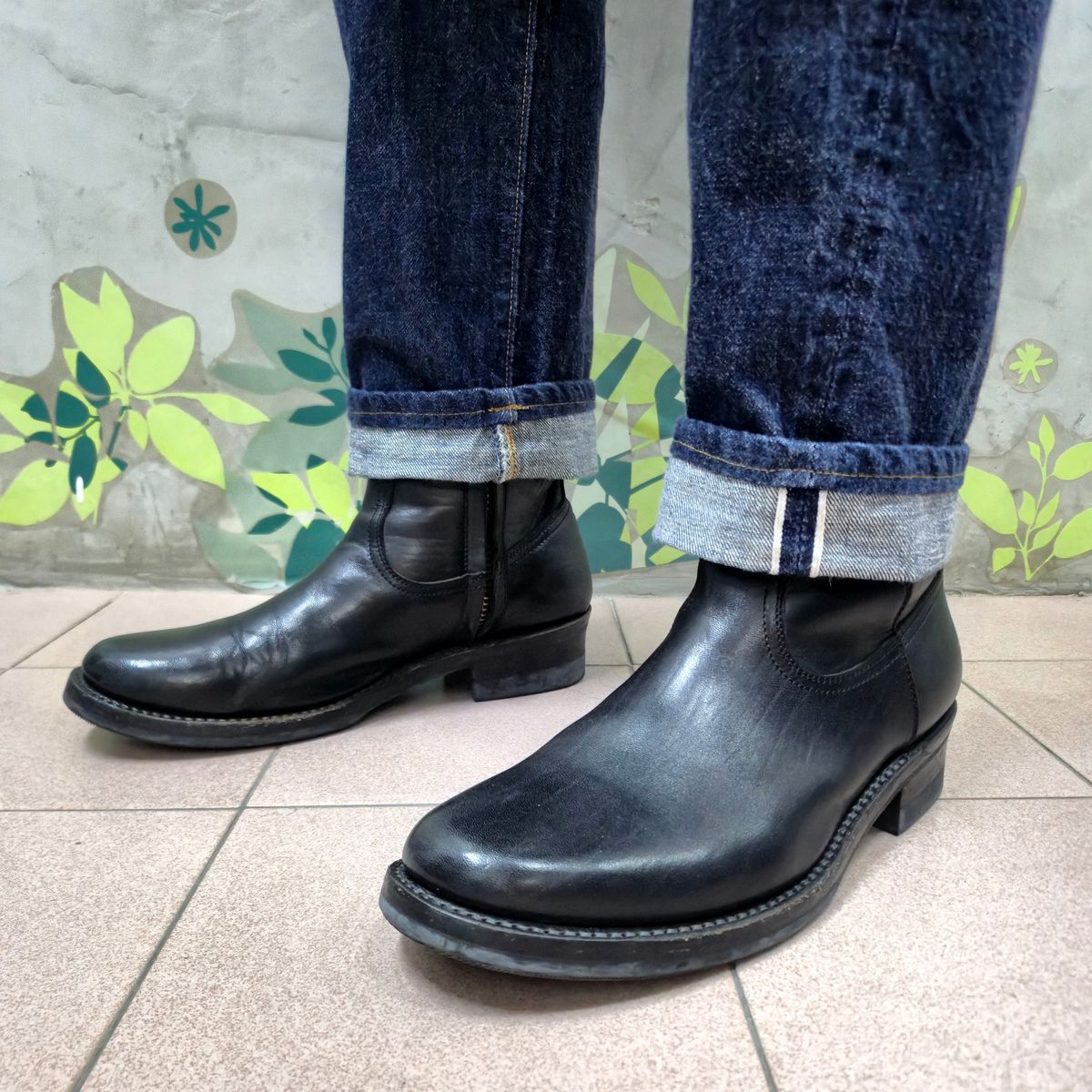 Photo by ryanpiyo on June 26, 2025 of the Addict Boots AB-05 Zip Western Boots in Black Dye-Finished Horsehide.