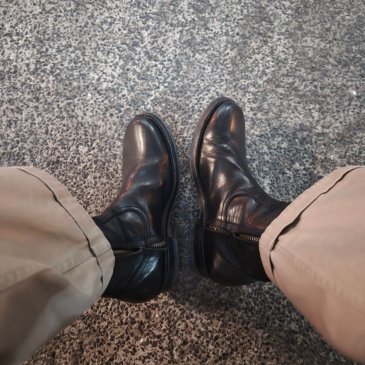 Photo by ryanpiyo on July 31, 2025 of the Addict Boots AB-05 Zip Western Boots in Black Dye-Finished Horsehide.