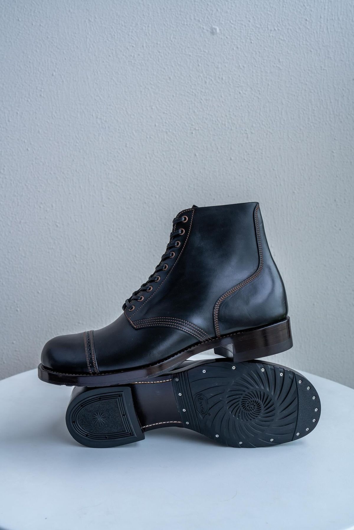 Photo by ryanpiyo on September 10, 2024 of the Nova Boots 40s Munson Combat Boots in Maryam Black Waxed Horsebutt.