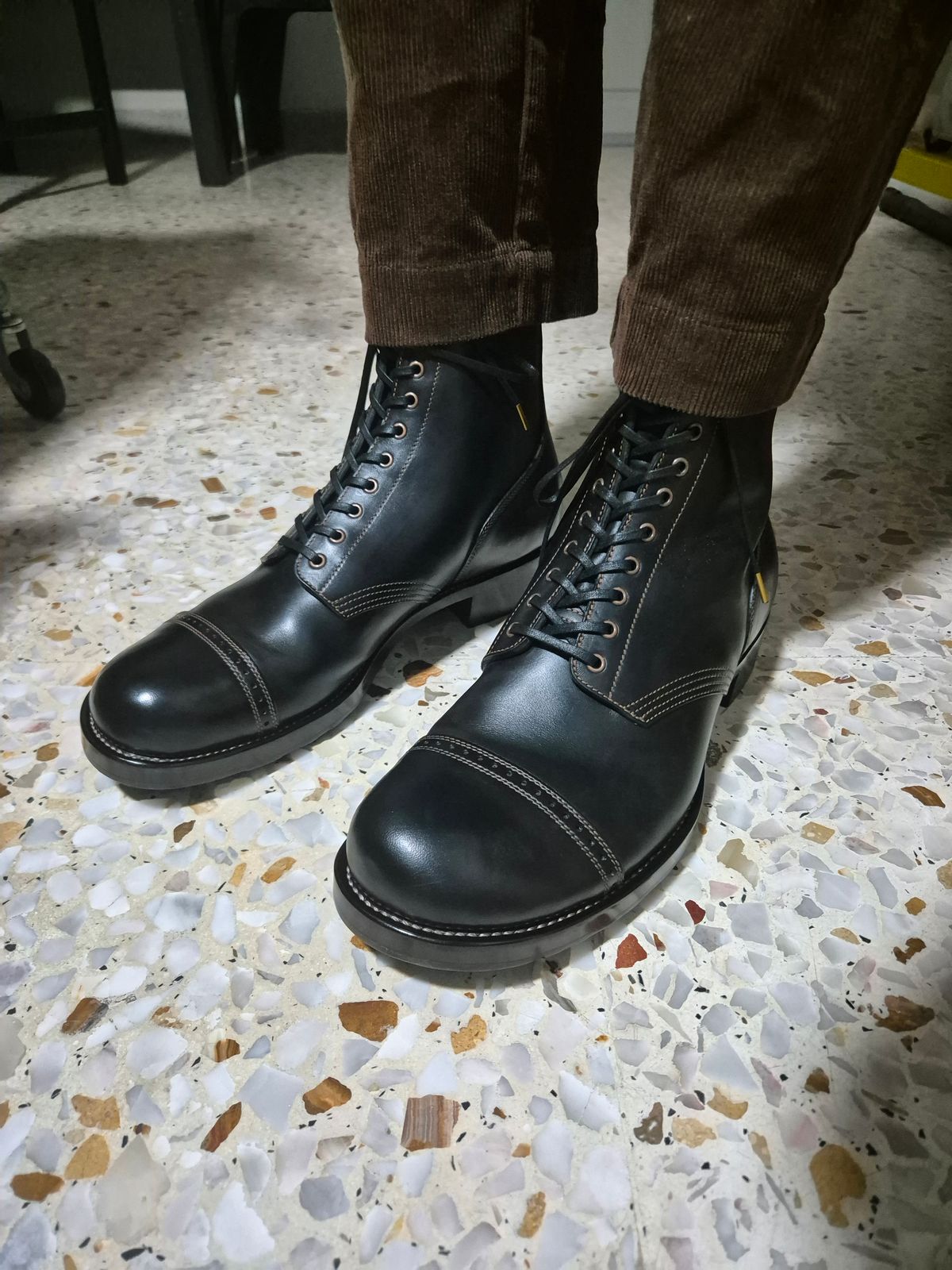 Photo by ryanpiyo on August 31, 2024 of the Nova Boots 40s Munson Combat Boots in Maryam Black Waxed Horsebutt.