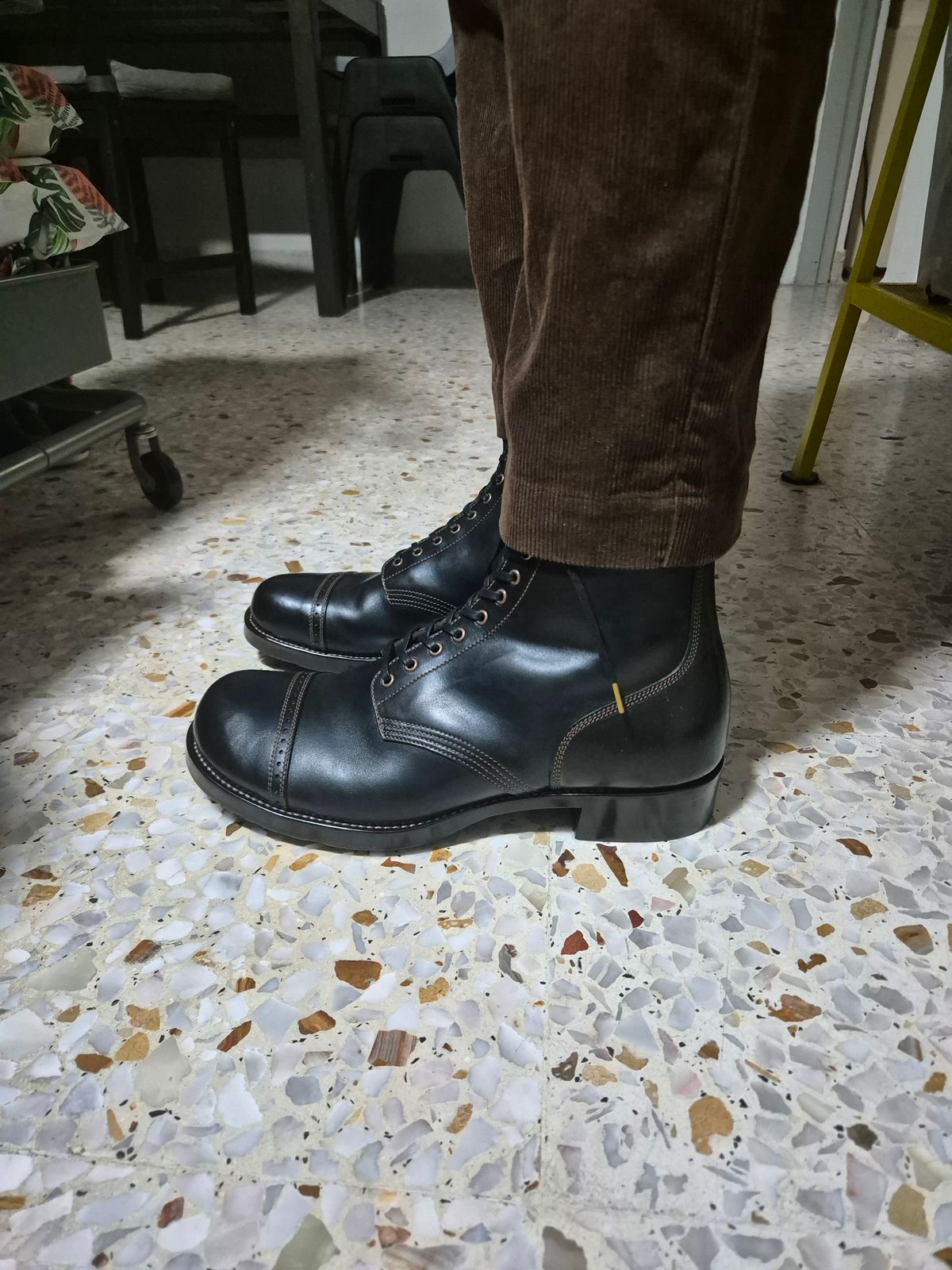 Photo by ryanpiyo on August 31, 2024 of the Nova Boots 40s Munson Combat Boots in Maryam Black Waxed Horsebutt.