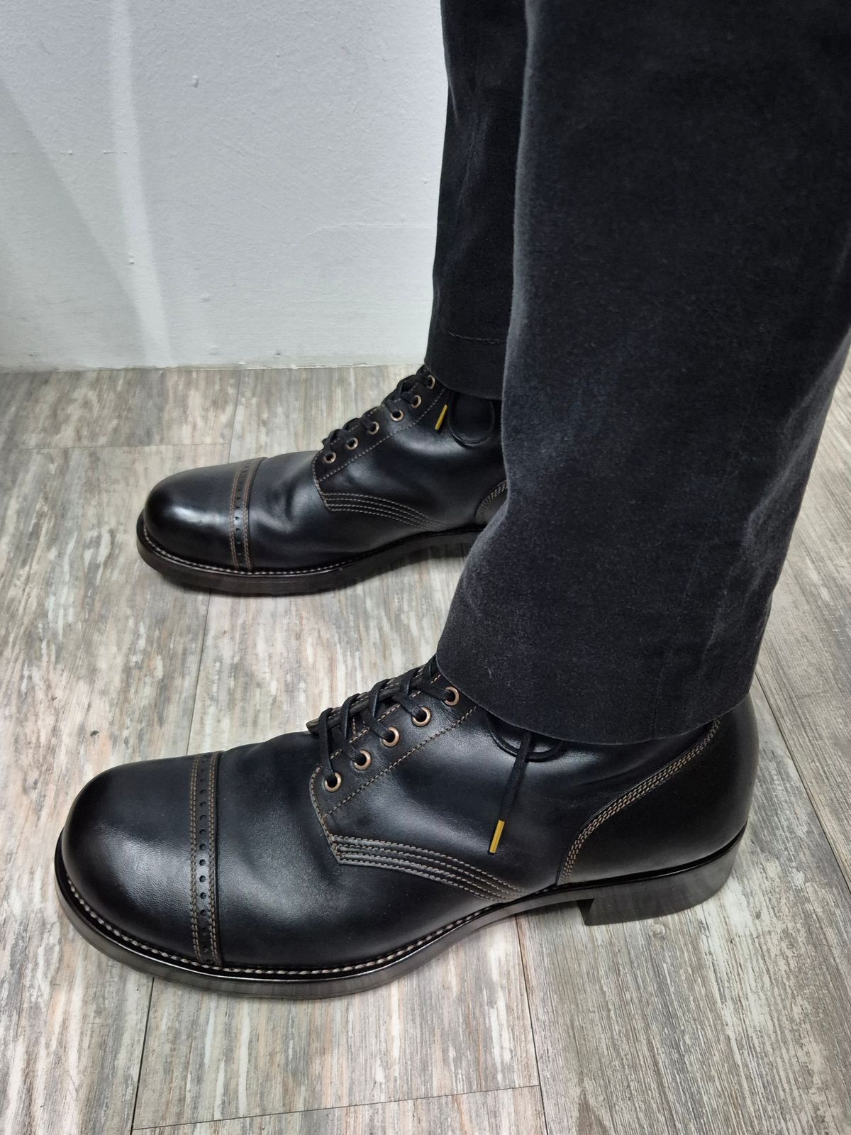 Photo by ryanpiyo on September 10, 2024 of the Nova Boots 40s Munson Combat Boots in Maryam Black Waxed Horsebutt.