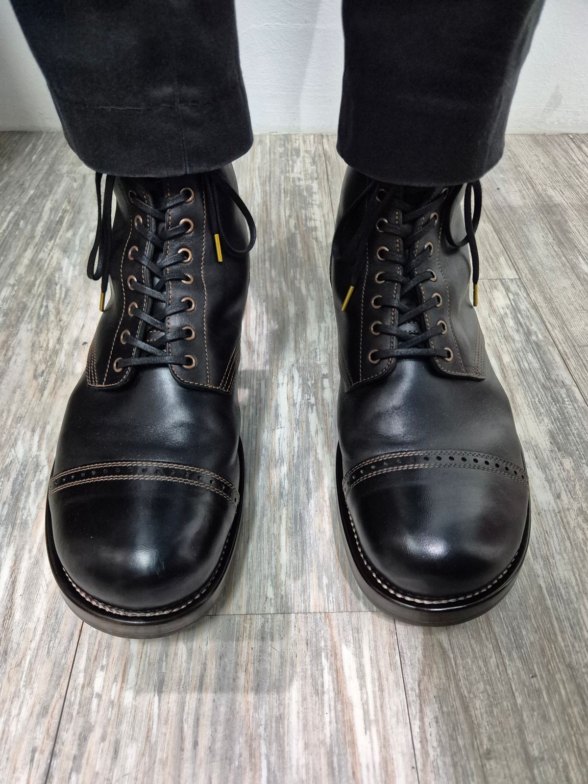 Photo by ryanpiyo on September 10, 2024 of the Nova Boots 40s Munson Combat Boots in Maryam Black Waxed Horsebutt.