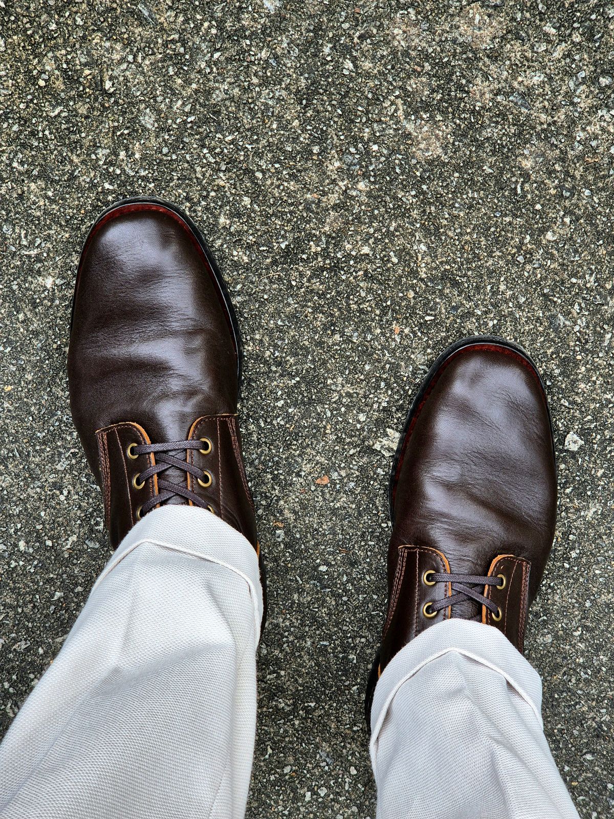 Photo by ryanpiyo on October 19, 2024 of the Cruxdeluxe Boondockers in Shinki Brown Teacore Horsehide.