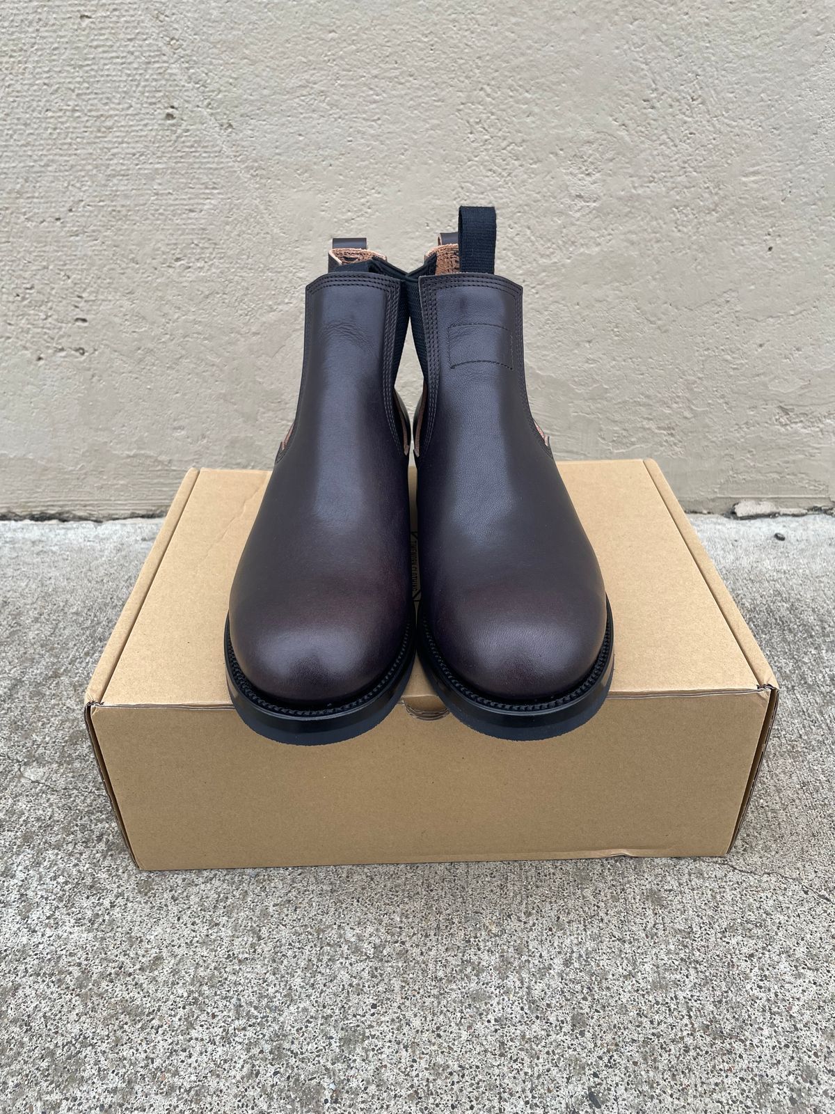 Photo by okimoti on December 22, 2025 of the Timeworn Clothing Side Gore Boots in Black Steerhide.