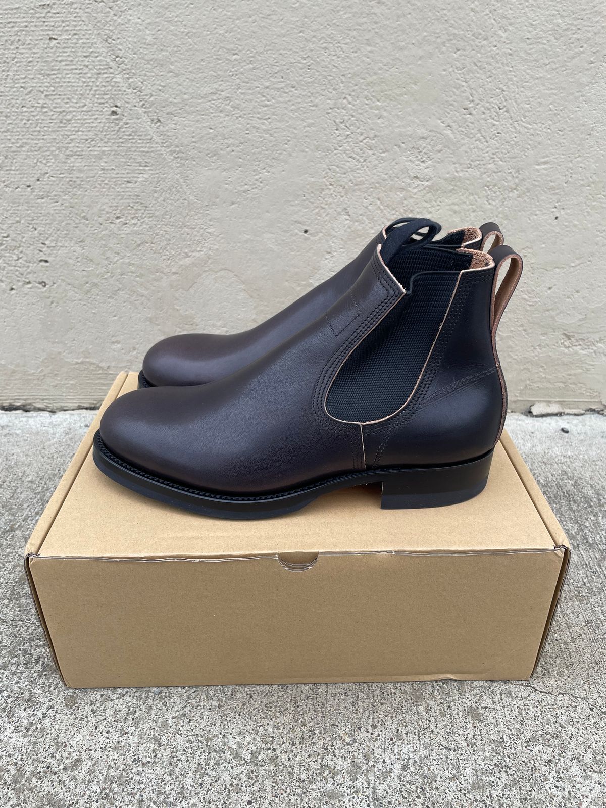 Photo by okimoti on December 22, 2025 of the Timeworn Clothing Side Gore Boots in Black Steerhide.