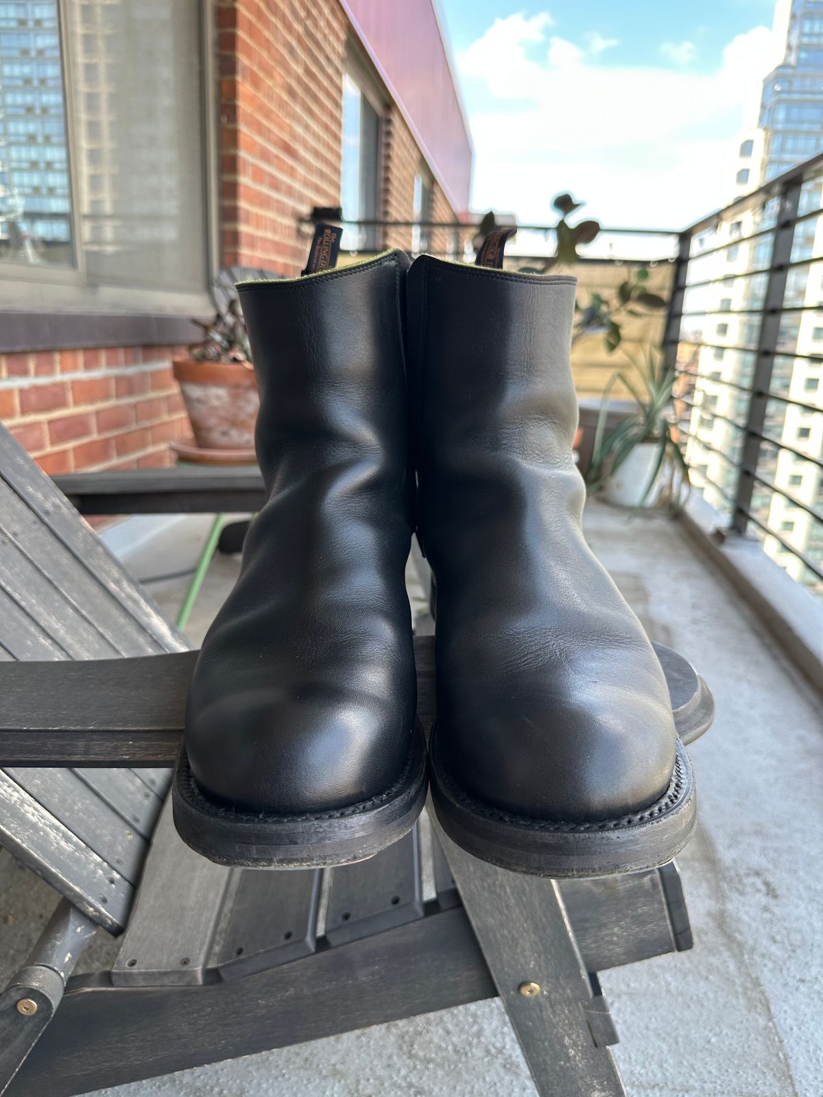 Photo by boughtsomemilk on September 14, 2025 of the Rolling Dub Trio Casper Boot in Black Greentea Core.