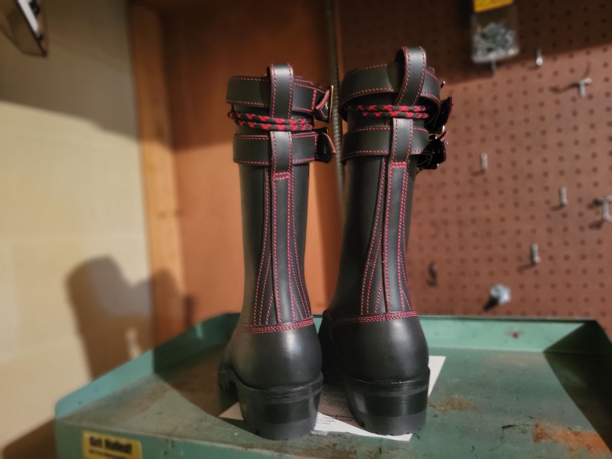 Photo by Trisc900 on November 7, 2025 of the Frank's Boots Custom Model in Bloodcore - Seidel Tannery.
