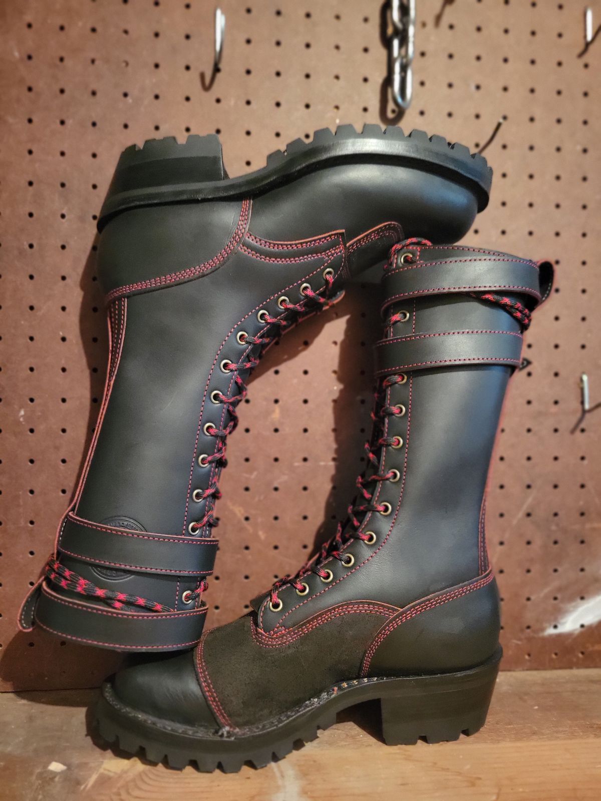 Photo by Trisc900 on November 7, 2025 of the Frank's Boots Custom Model in Bloodcore - Seidel Tannery.