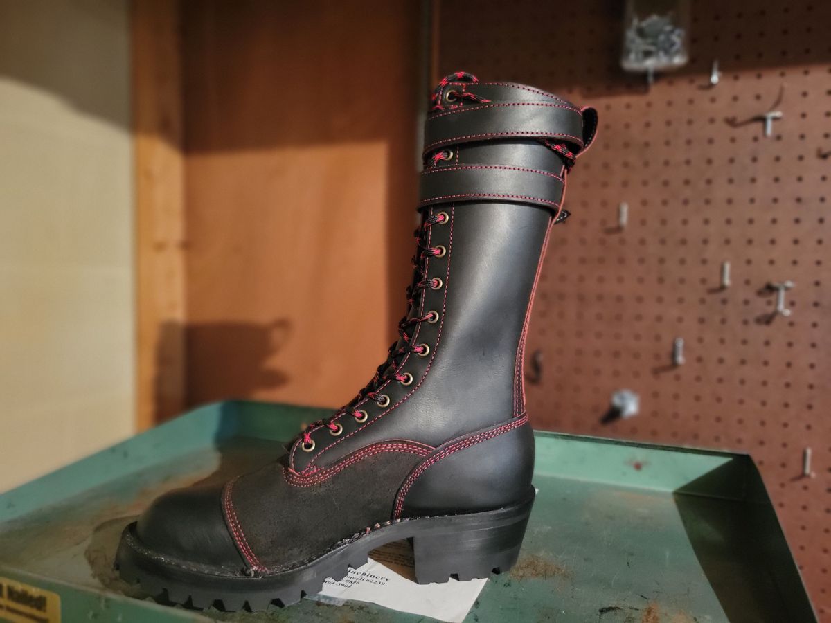 Photo by Trisc900 on November 7, 2025 of the Frank's Boots Custom Model in Bloodcore - Seidel Tannery.