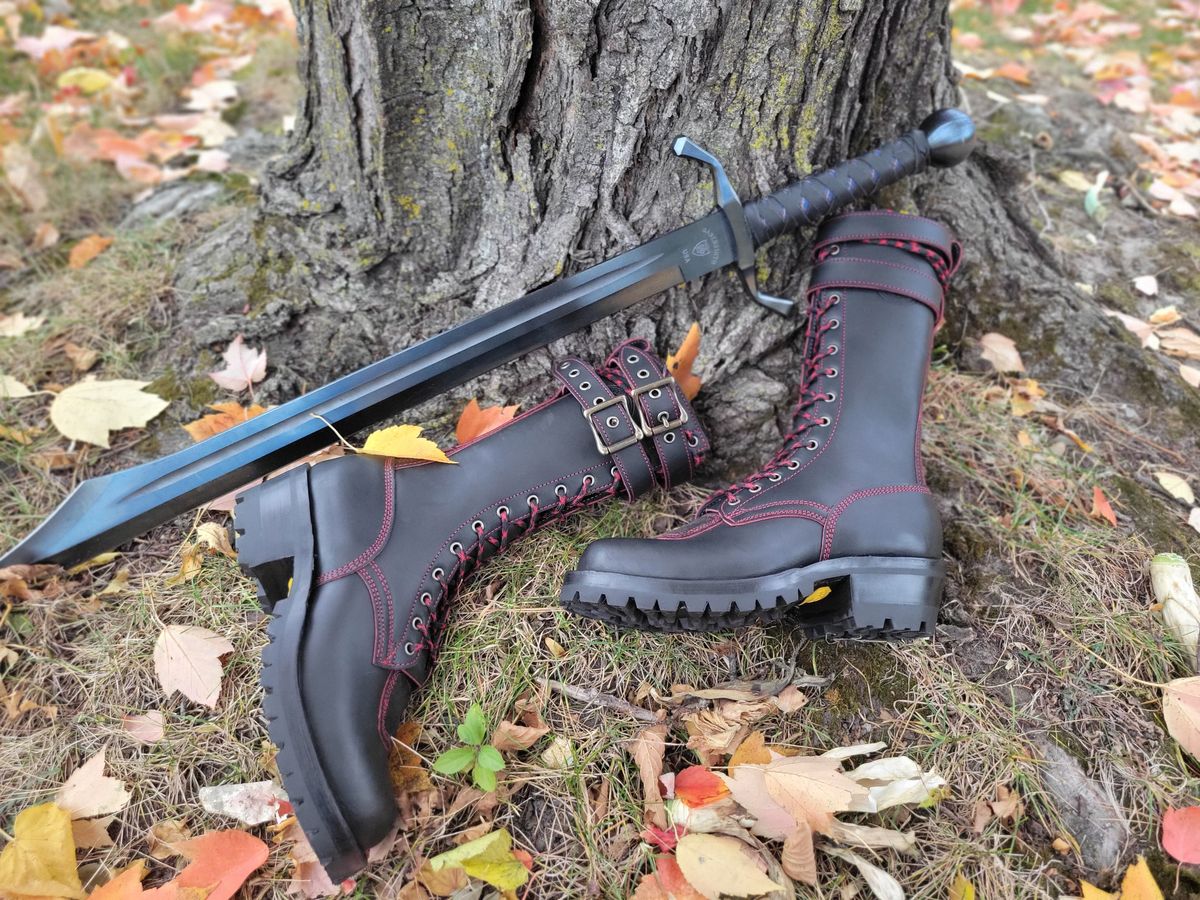 Photo by Trisc900 on November 7, 2025 of the Frank's Boots Custom Model in Bloodcore - Seidel Tannery.