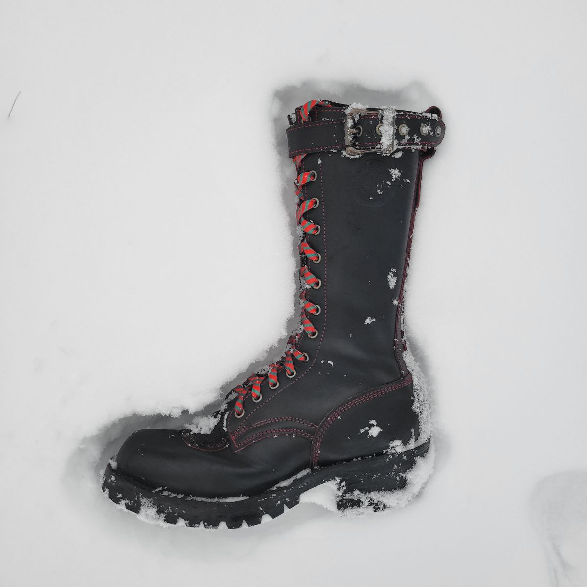 Photo by Trisc900 on December 5, 2025 of the Frank's Boots Custom Model in Bloodcore - Seidel Tannery.