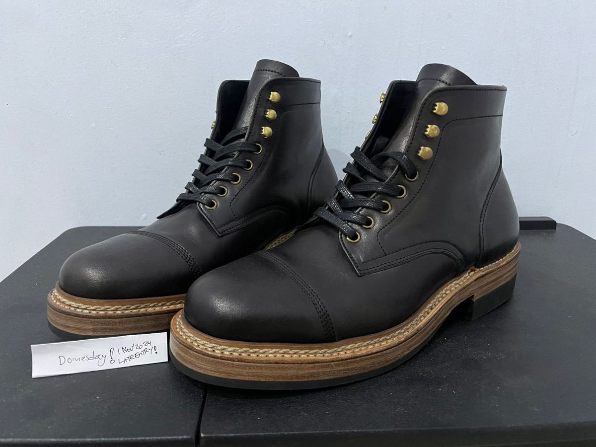Photo by phx_5 on November 1, 2024 of the Sagara Sagara / Legatant in Conceria Cloe Superlux Horsebutt Overdyed Black.
