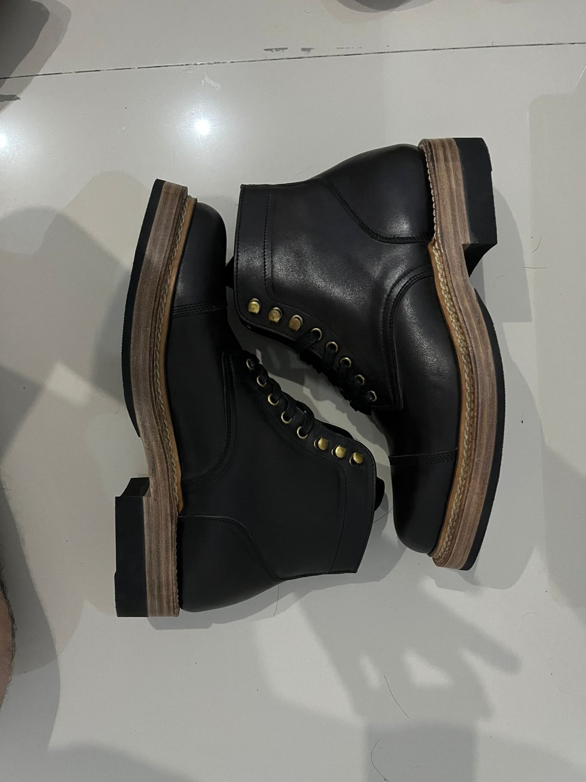 Photo by phx_5 on November 1, 2024 of the Sagara Sagara / Legatant in Conceria Cloe Superlux Horsebutt Overdyed Black.