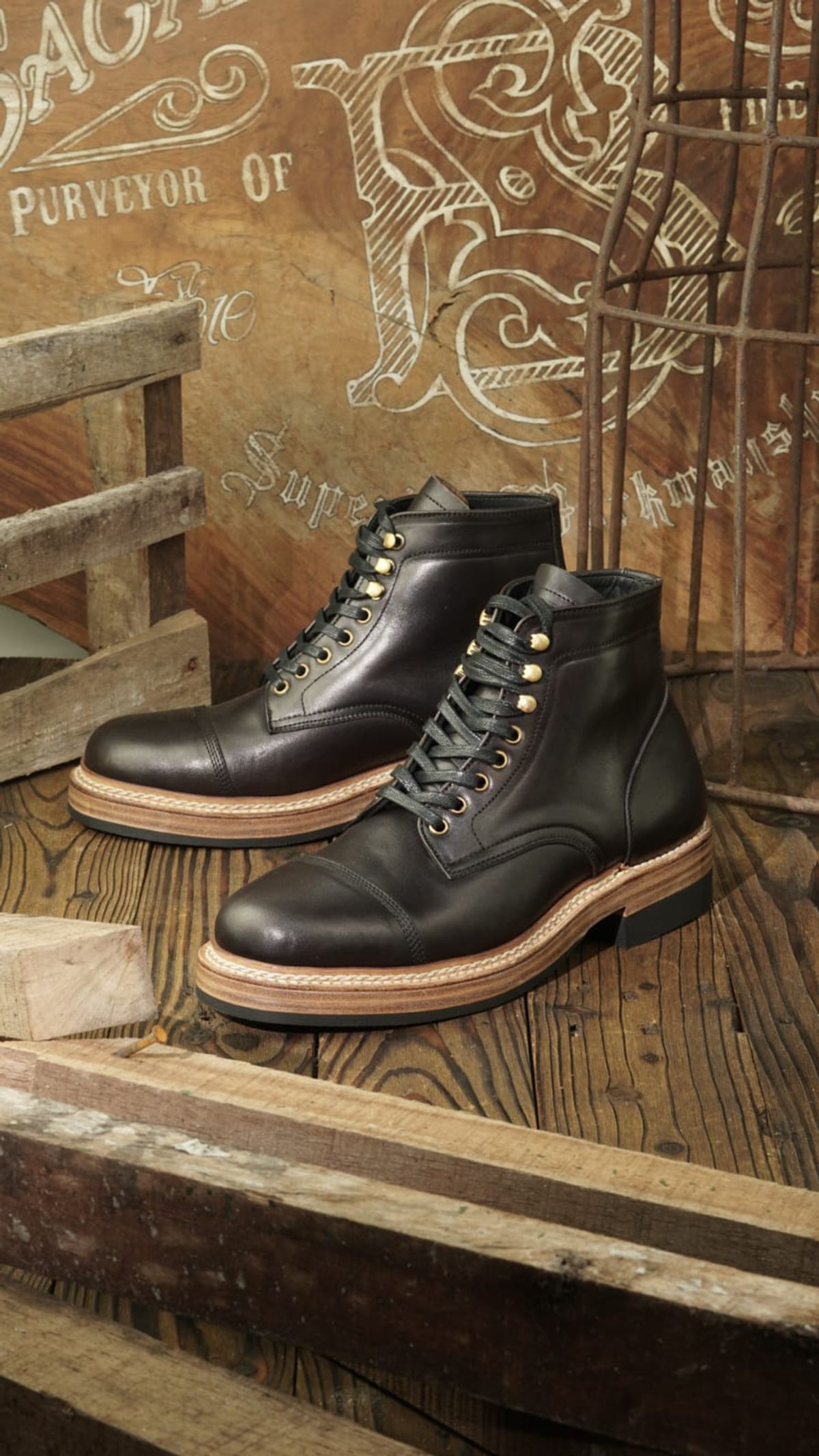 Photo by phx_5 on November 2, 2024 of the Sagara Sagara / Legatant in Conceria Cloe Superlux Horsebutt Overdyed Black.