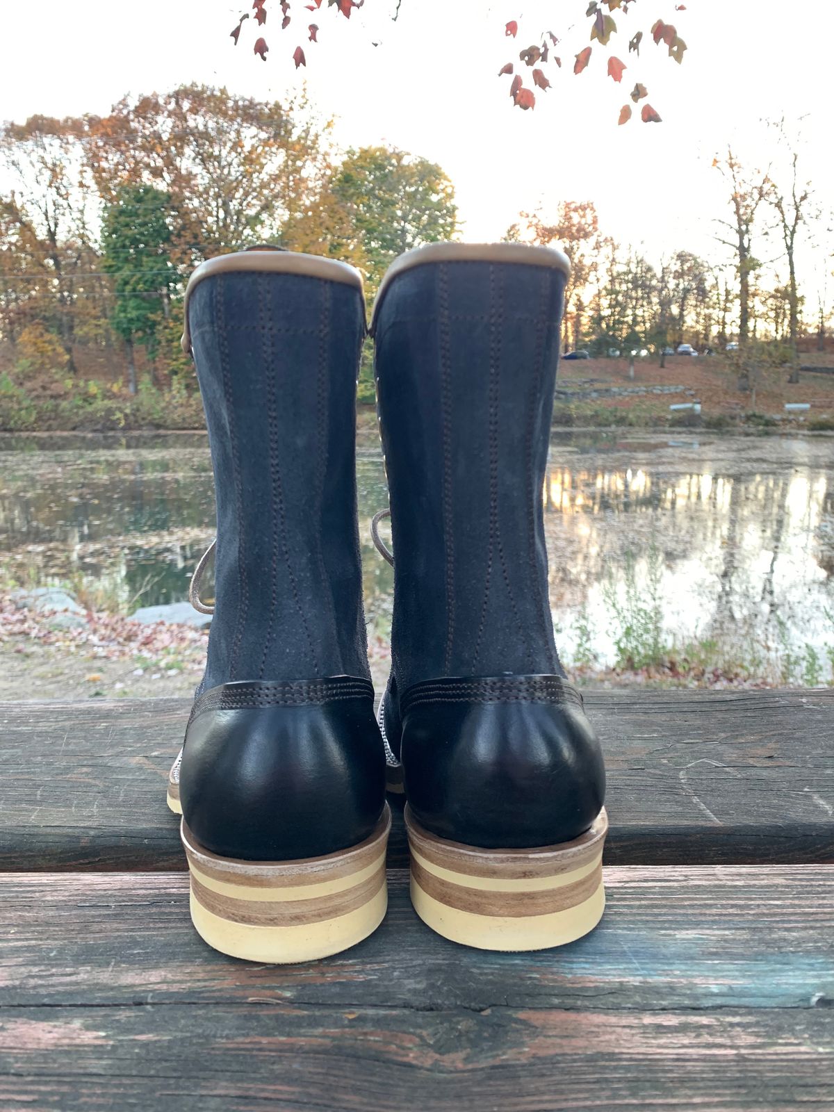 Photo by Emily on November 1, 2024 of the Sobreiro Boots Estrella in Conceria Lostivale Natural Roughout Overdyed Black, Grain Side Heel Counters.