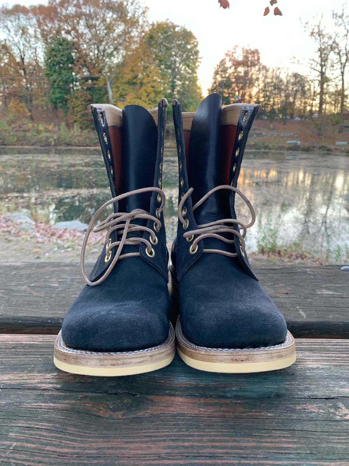Photo by Emily on November 1, 2024 of the Sobreiro Boots Estrella in Conceria Lostivale Natural Roughout Overdyed Black, Grain Side Heel Counters.
