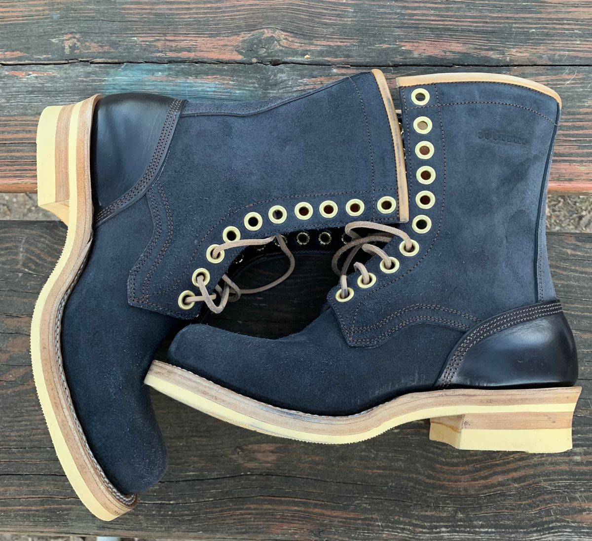 Photo by Emily on November 1, 2024 of the Sobreiro Boots Estrella in Conceria Lostivale Natural Roughout Overdyed Black, Grain Side Heel Counters.