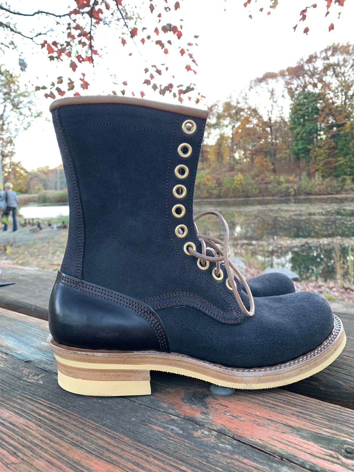 Photo by Emily on November 1, 2024 of the Sobreiro Boots Estrella in Conceria Lostivale Natural Roughout Overdyed Black, Grain Side Heel Counters.