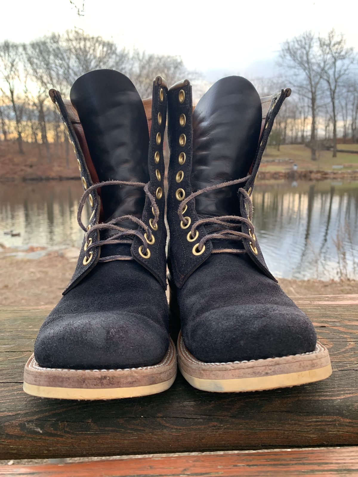 Photo by Emily on January 3, 2025 of the Sobreiro Boots Estrella in Conceria Lostivale Natural Roughout Overdyed Black, Grain Side Heel Counters.