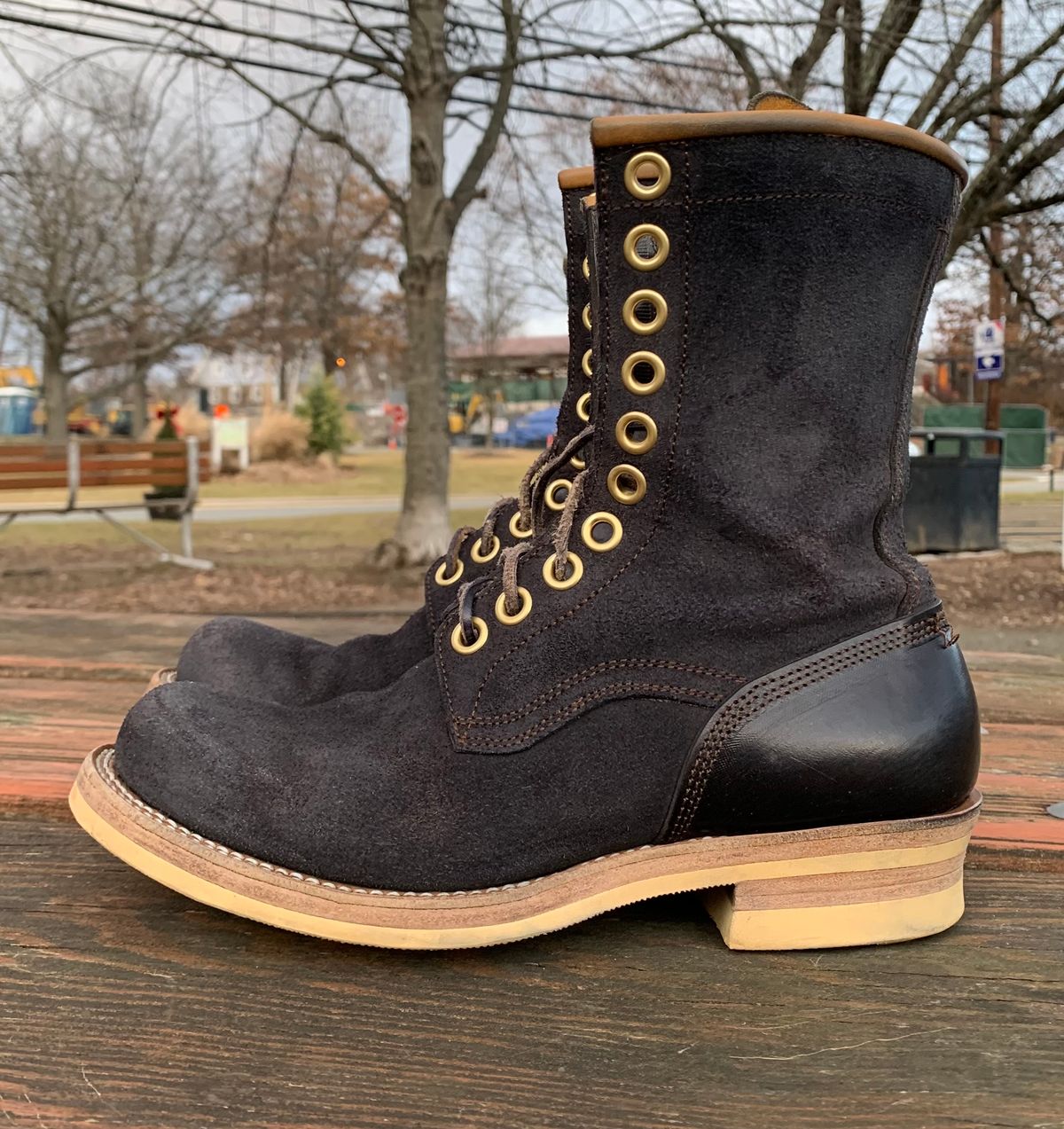 Photo by Emily on January 3, 2025 of the Sobreiro Boots Estrella in Conceria Lostivale Natural Roughout Overdyed Black, Grain Side Heel Counters.