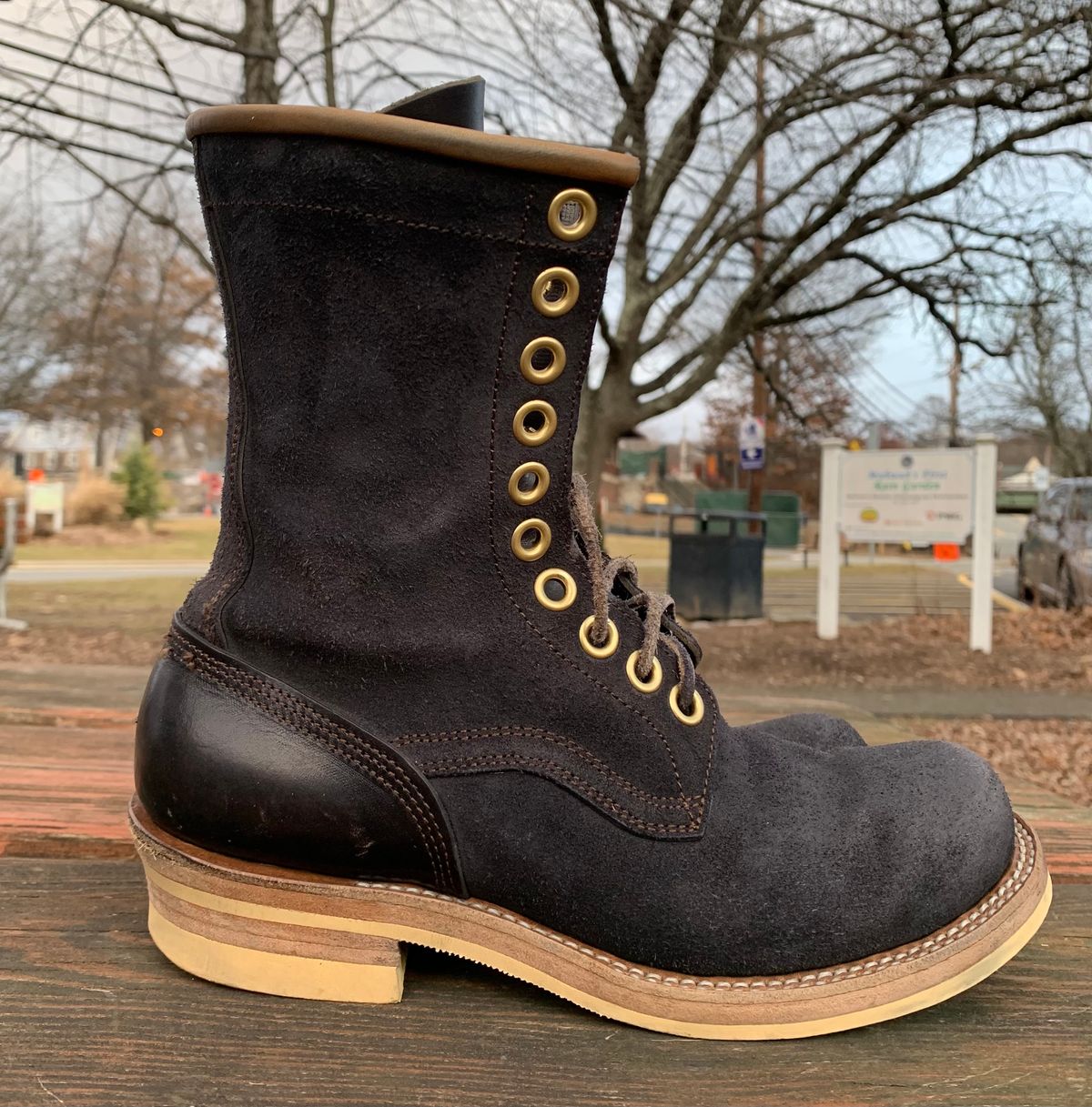 Photo by Emily on January 3, 2025 of the Sobreiro Boots Estrella in Conceria Lostivale Natural Roughout Overdyed Black, Grain Side Heel Counters.